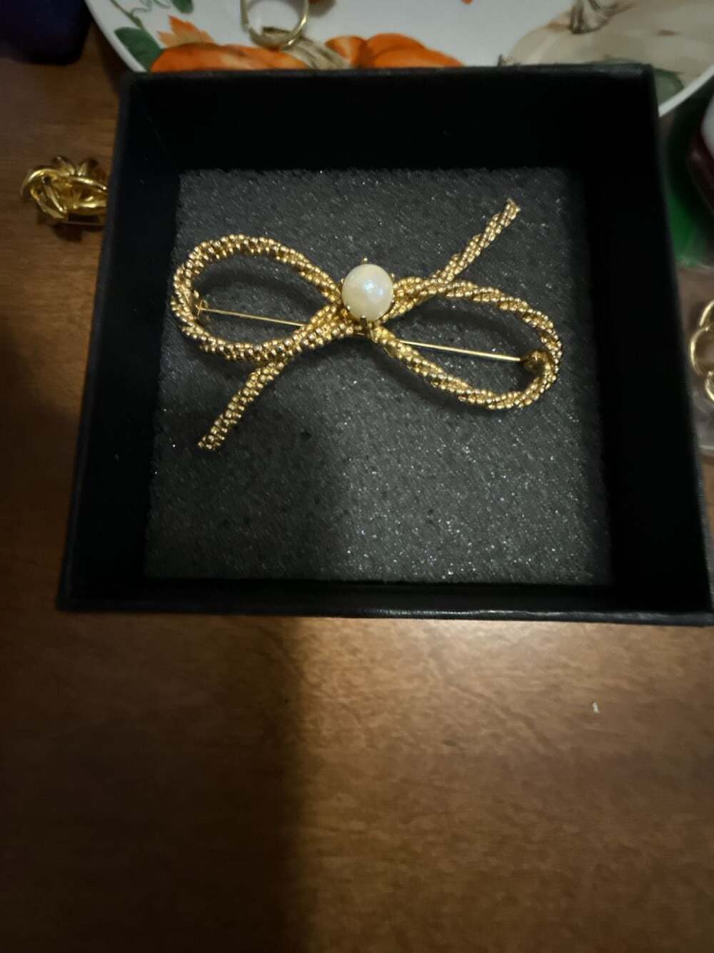 Vintage Textured Rope Bow Brooch Gold Tone Simulated Pearl